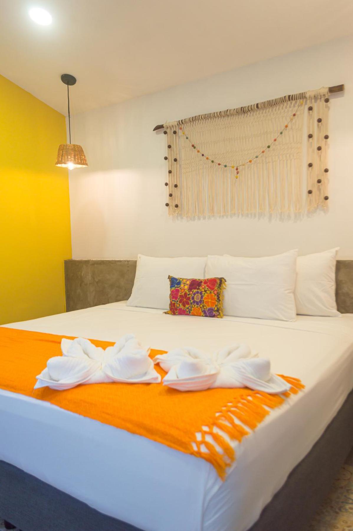 Hotel Boutique Casa Xaan Valladolid  Bagian luar foto