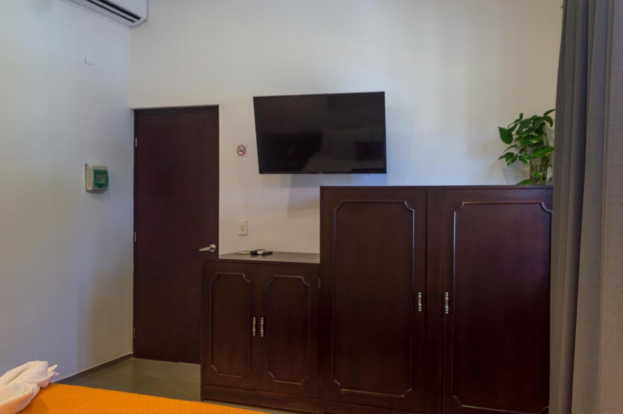 Hotel Boutique Casa Xaan Valladolid  Bagian luar foto