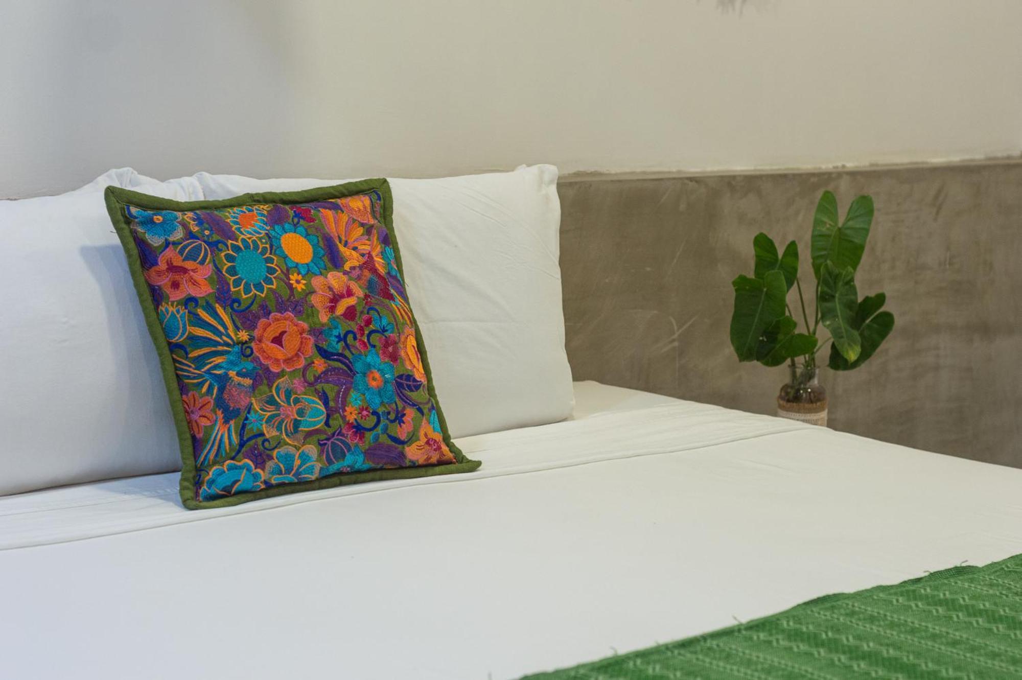 Hotel Boutique Casa Xaan Valladolid  Bagian luar foto