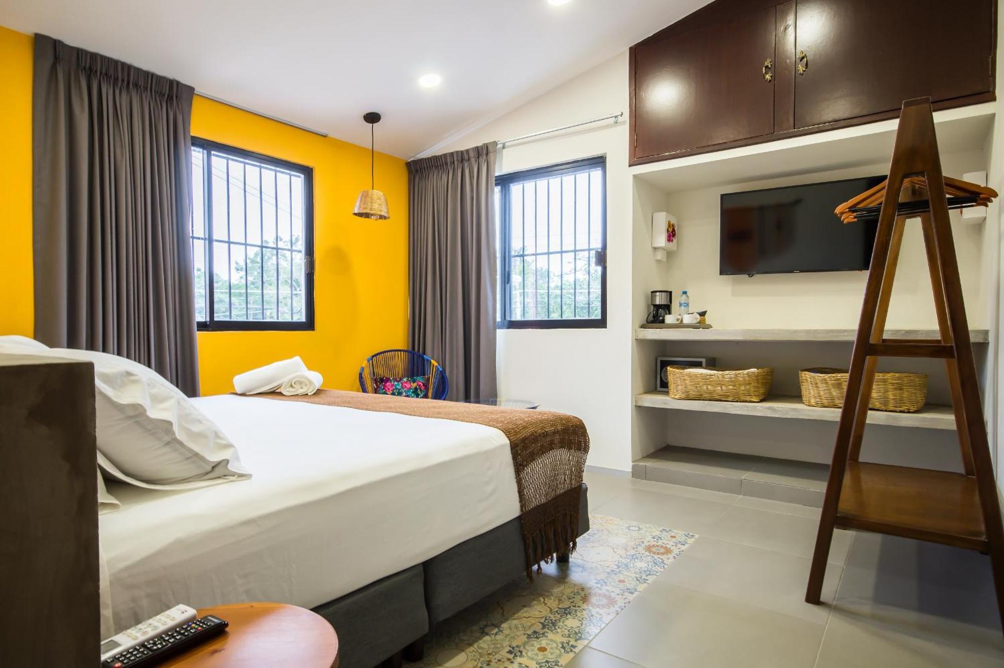 Hotel Boutique Casa Xaan Valladolid  Bagian luar foto
