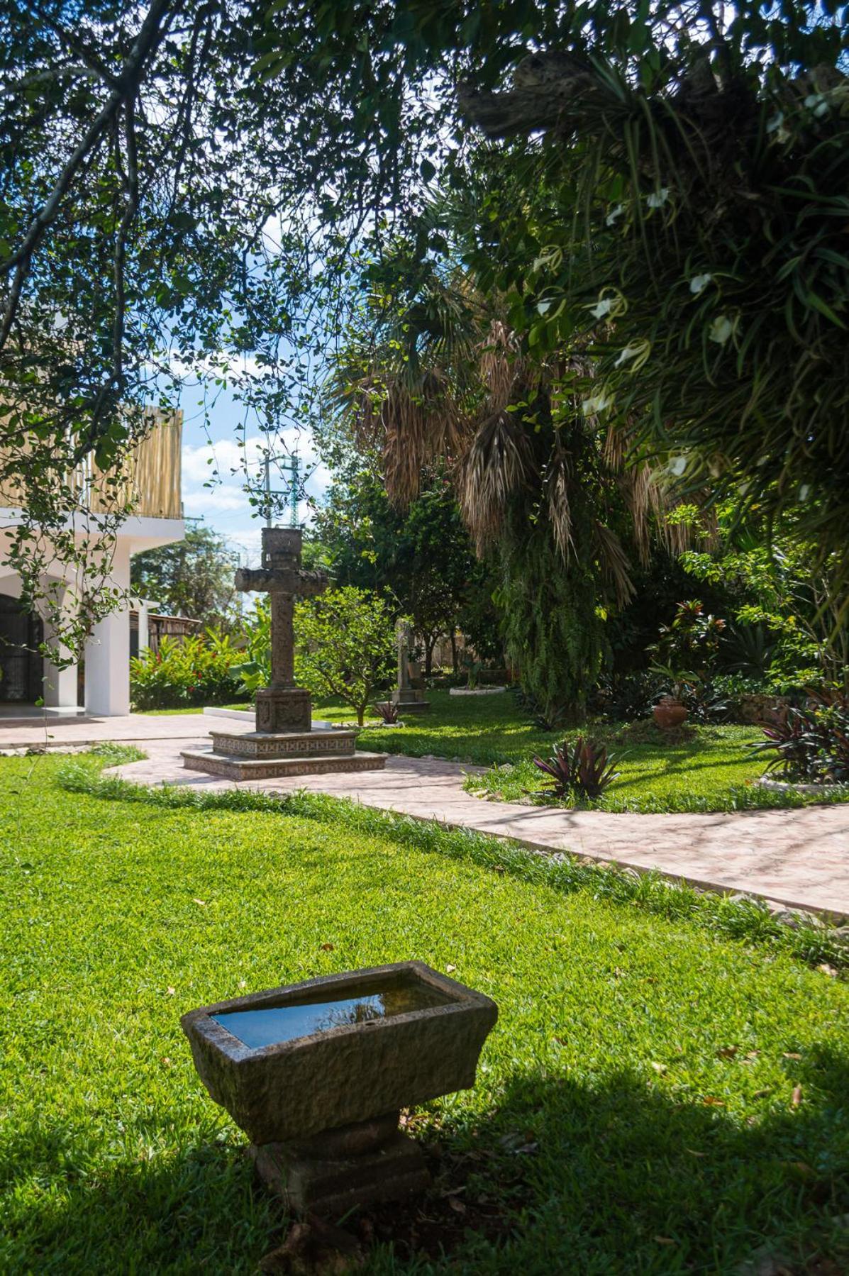 Hotel Boutique Casa Xaan Valladolid  Bagian luar foto