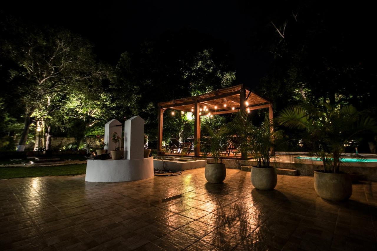 Hotel Boutique Casa Xaan Valladolid  Bagian luar foto